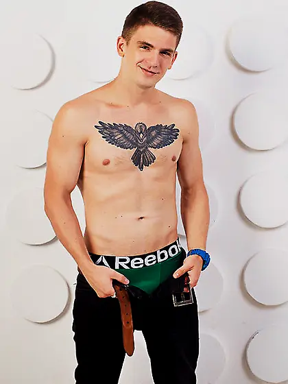 White man elvinbruks dancing