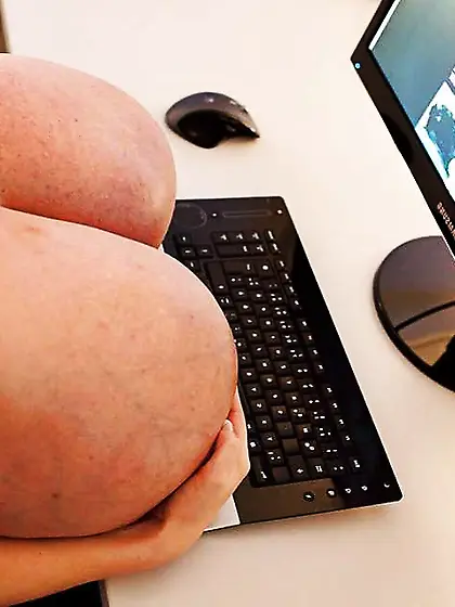 HONEY FROM HAMBURG,  GERMANY WITH AMAZING MOUNDS 01 C5M