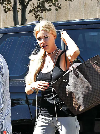 Sophie Monk Pokies Candids in Sydney