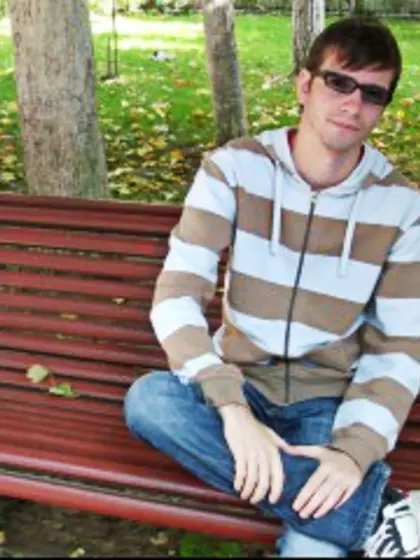 Brunette nifloda perform dancing