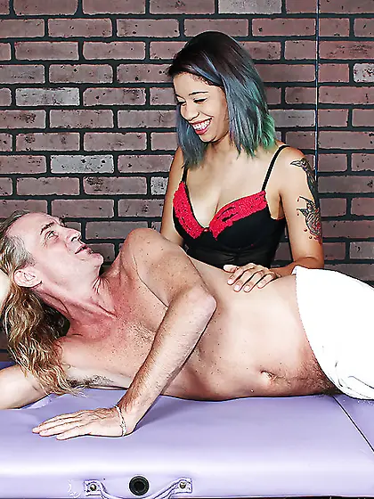 Latina happy ending handjob