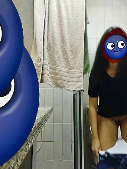Spy pics--man spies gal in the toilet (no vid)