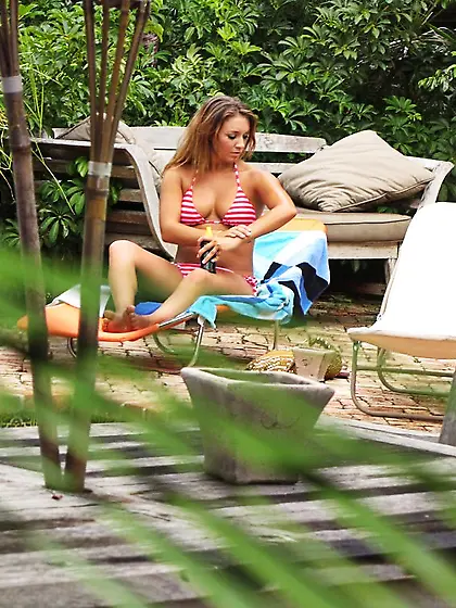 Teenage babe lures a horny dude indoors and gets rammed by this