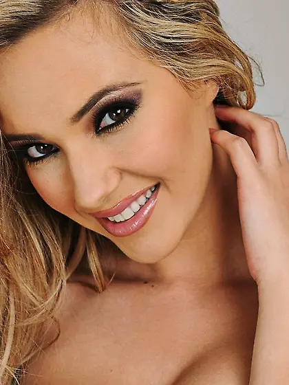 Sophia Knight takes her panties off on the sofa and shows us her