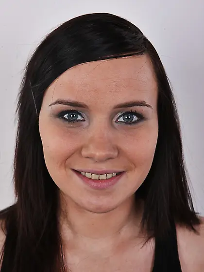 Girl didn't expect photograph she met the same day would tempt h