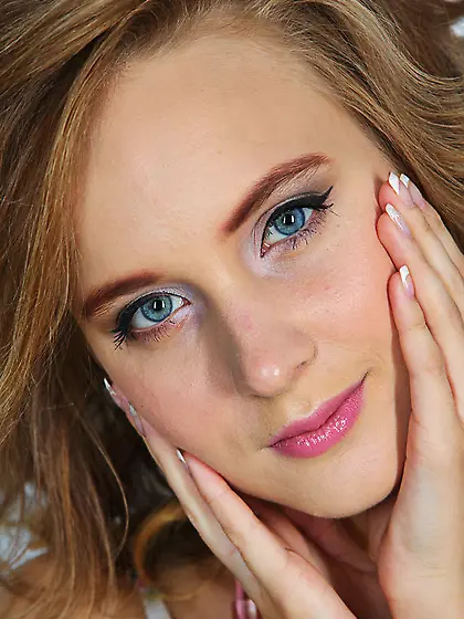 Chick has a chance to be a pornstar and she starts with soft str