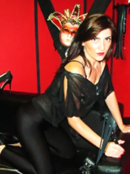 Brunette mistressmarla perform roleplay