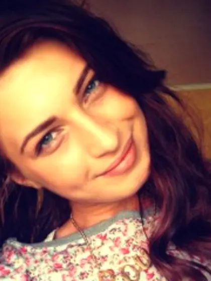 Brunette Heraggodess Dancing.