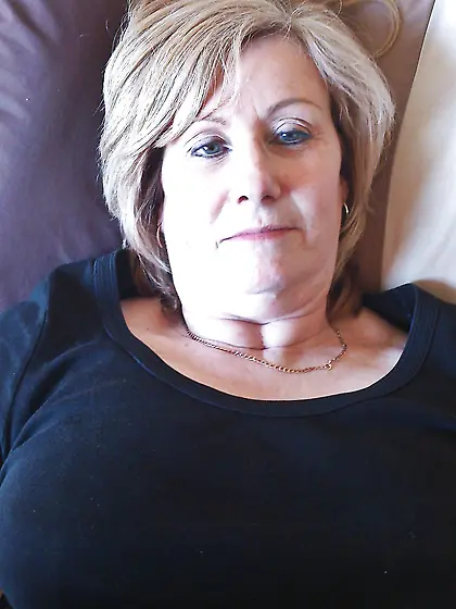 gilf karen shows her sweet cunt