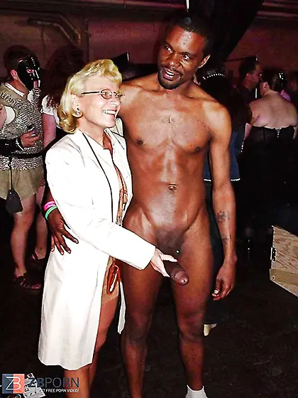 CFNM Girls who enjoy man rod!