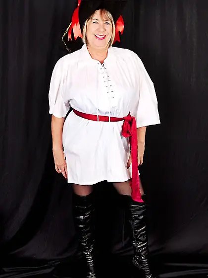 Lesbian Sex Speedy Bee from United Kingdom