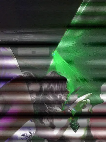 Blonde ponytailed hoe banged