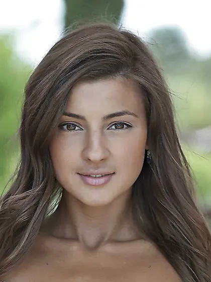 Teen services own twat fingering it in the nude in an outdoor ga