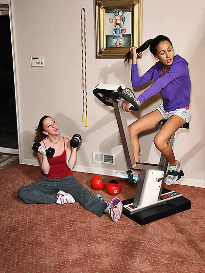 Amia Moretti and Leighlani Red working out and have oral sex