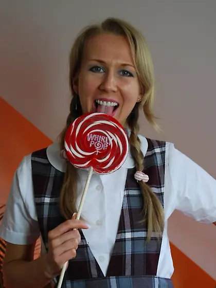 32 yo Blonde Lily Hand jobs