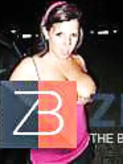 Belle salope aux gros seins