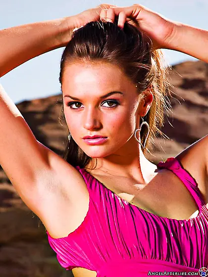 Kinky brunette babe Tori Black shows beautiful up skirt no panty