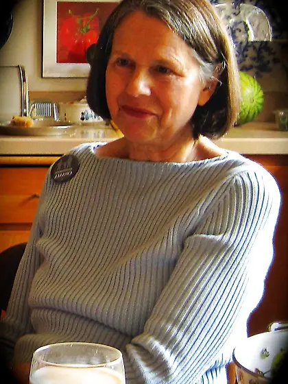 Mom and daughter need more jizz!