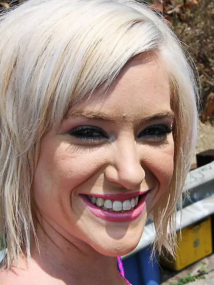 Naomi Cruise pussy eating