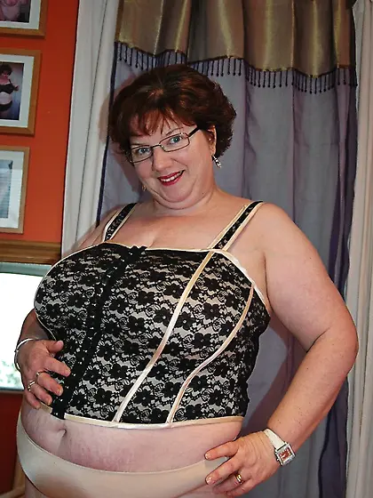 Fingering Chris 44 G from United Kingdom