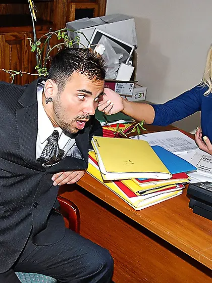 Britney Amber takes her sexy black lingerie off and sucks a thro