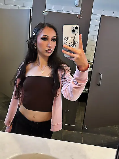 Cumslut gf,  stretched out and loves creampies