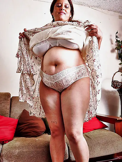 43 year old mom Rosaly from OlderWomanFun