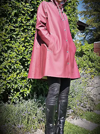 Rubbernurse Agnes: different raincoats with hood