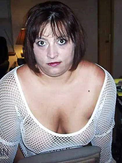 PLUMPER HottwifeMacy poses in white