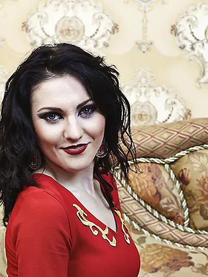 White girl snapshot shoulder