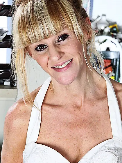 Blonde MILF Josie Anilos is smiling and showing off her fantasti