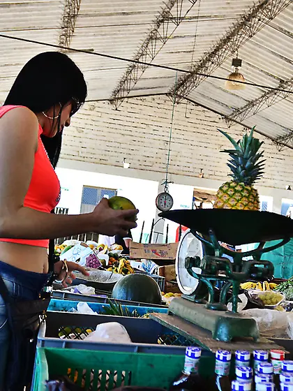 Incredible Latina girl shows off her ass and her sexy legs