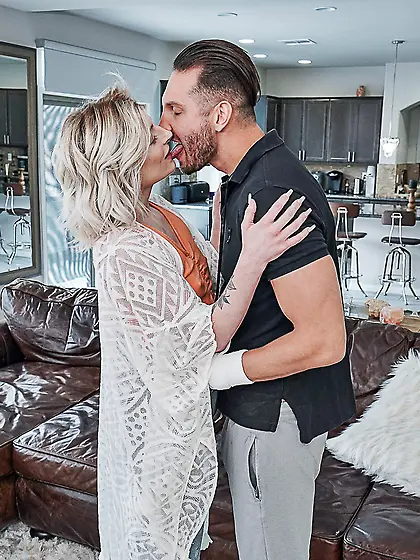 Small-titted MYLF Hyley Winters gets anally fucked in POV