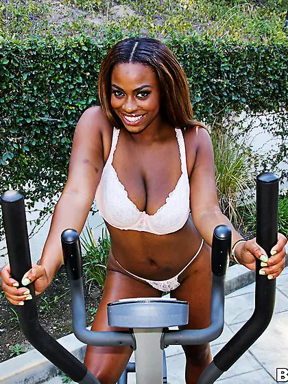 Faith Leon takes her sexy whtie lingerie off and shows us her am