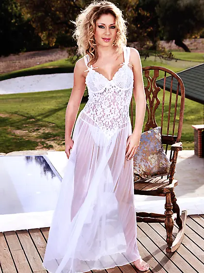 Julia Crown takes her sexy white dress outdoors and fingers her