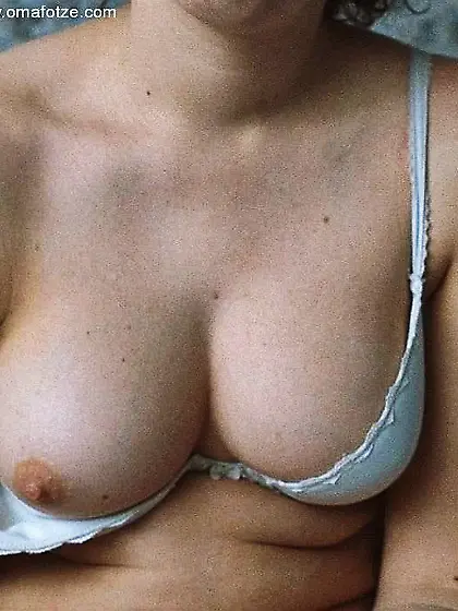 Old ladies enjoying being naked