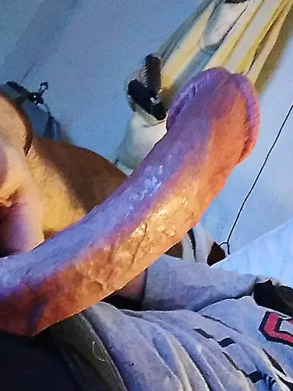 7 inches of thick hard throbbing Daddy cock