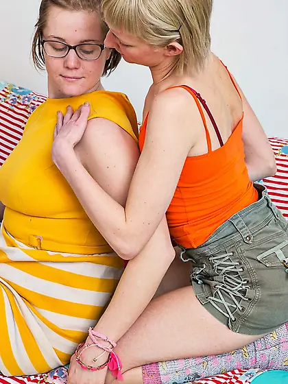 Nerdy lesbian can't refuse sex with blonde girlfriend when she i