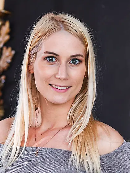 Sharon White unveils her sexy bottom before using a sex toy