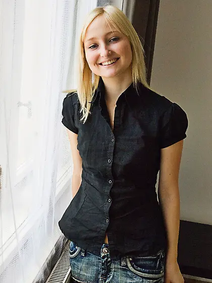 Cute sexy and all natural blonde teen chick Diamond Nubiles is s