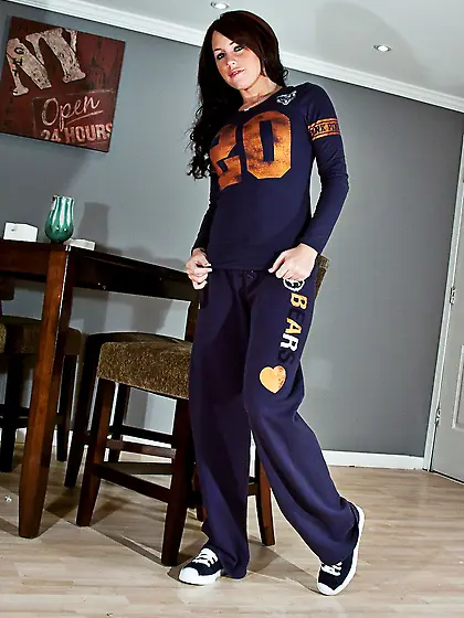 Smoking hot brunette lady Nikki Anne strips her pajamas and show