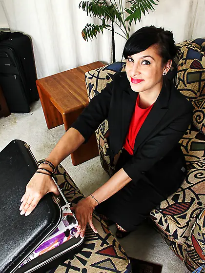 Gorgeous raven enjoys erotic