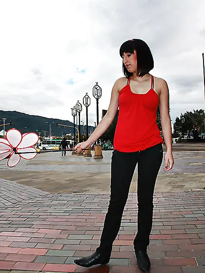 Girl with an unstylish hairdo showing her backside