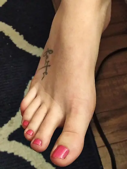 Andra's candid feet and face