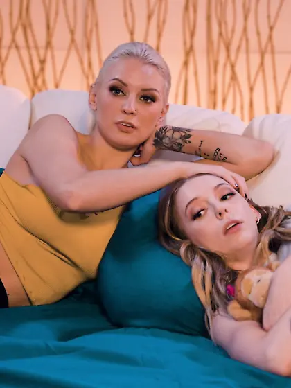 Lily Larimar and Kenzie Taylor licking with great pleasure