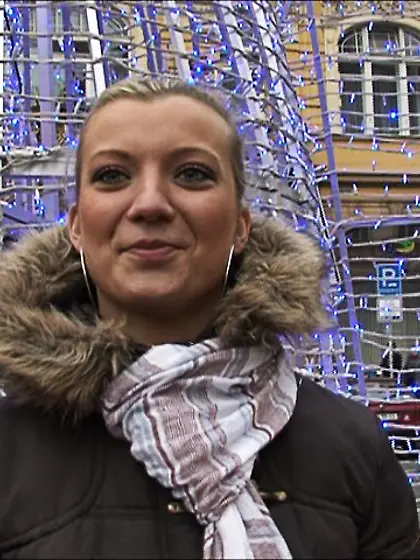 Blonde mom vest takes