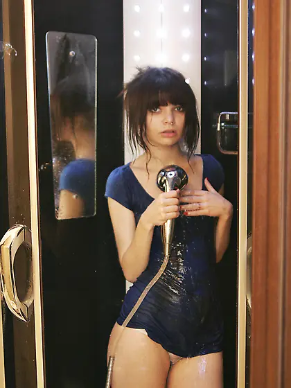 Teen Girl Kaira18 In The Shower