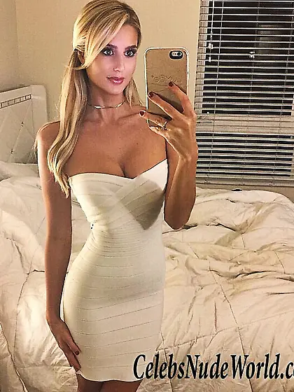 Emma Hernan Cleavage