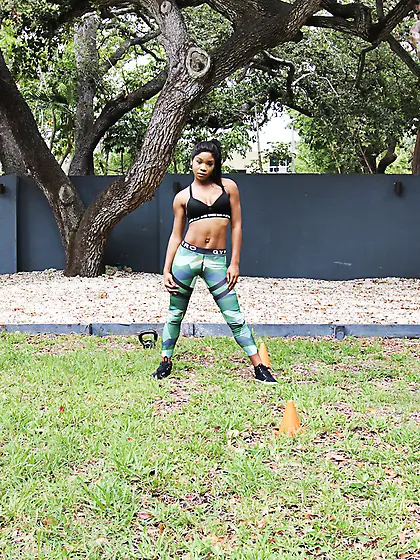 Ebony hottie Mya Mays enjoys working out outdoors and gets sweat