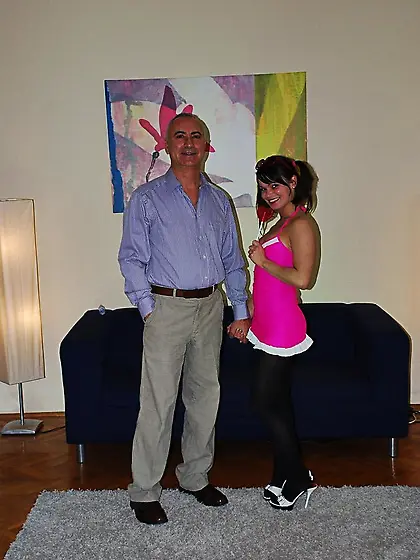 22 yo Brunette Jeni Hand jobs